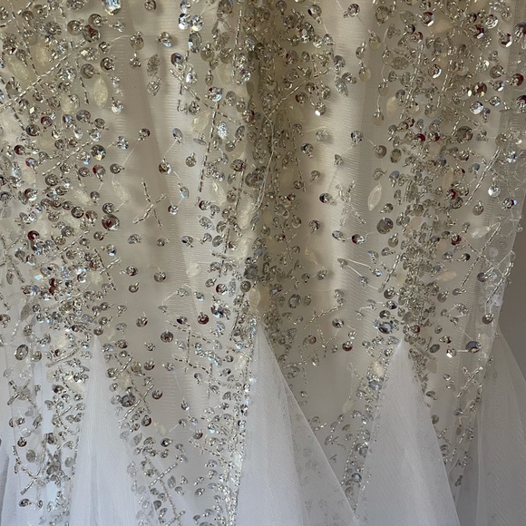 WHITE GOWN WITH SILVER AND CLEAR RHINESTONES women’s sz. 4 - Picture 6 of 14